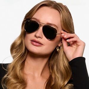 Ray-Ban Classic Aviator Sunglasses in Gold